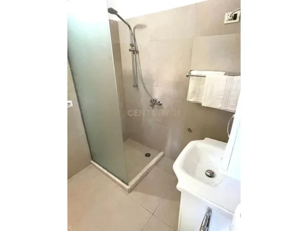 Tirane, shitet hotel Kati 4, 732 m² 2.400.000 € (Laprake)