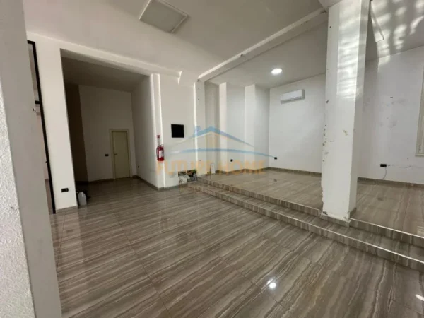 Tirane, jepet me qera ambjent biznesi Kati 0, 1.100 m² 9.000 € (Laprakë,Tiranë)