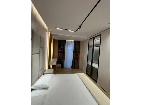 Tirane, shitet apartament 2+1+Ballkon Kati 10, 94 m² 315.000 € (Rruga Mine Peza)