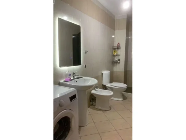 Tirane, shitet apartament 2+1+Ballkon Kati 5, 71 m² 176.000 € (Zogu i Zi, Tiranë.)