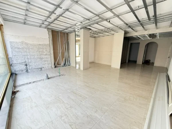 Tirane, shitet ambjent biznesi Kati 1, 187 m² (Bathore)