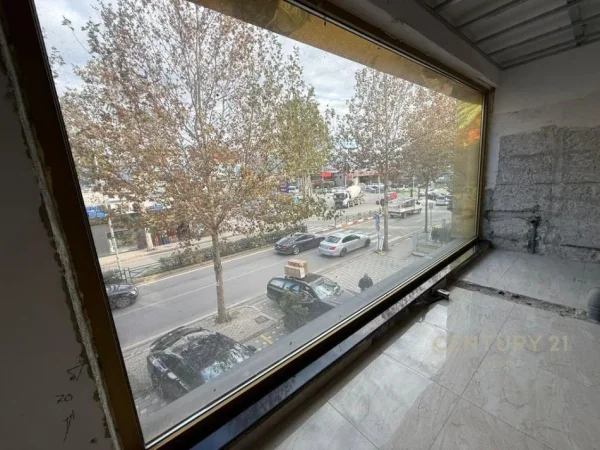 Tirane, shitet ambjent biznesi Kati 1, 187 m² (Bathore)