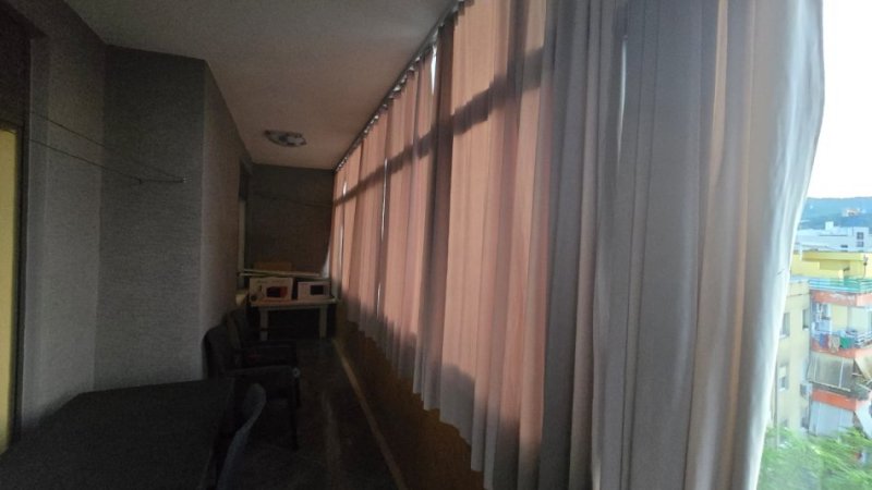 Tirane, jepet me qera apartament 1+1+Ballkon Kati 4, 70 m² 450 € (Liqeni i Tiranes)