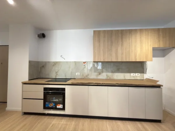 Tirane, shitet apartament 1+1+Ballkon Kati 3, 63 m² 165.000 € (21 Dhjetori)