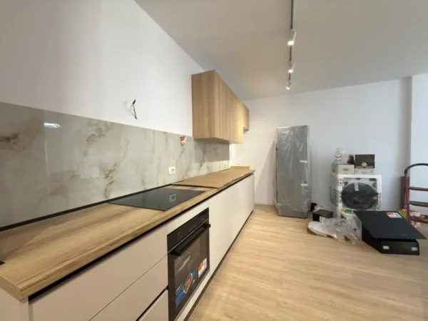 Tirane, shitet apartament 1+1+Ballkon Kati 3, 63 m² 165.000 € (21 Dhjetori)