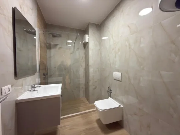 Tirane, shitet apartament 1+1+Ballkon Kati 3, 63 m² 165.000 € (21 Dhjetori)