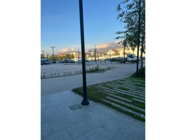 Tirane, shitet Kati 0, 50 m² (Bulevardi i ri)