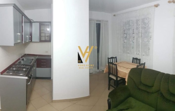 Tirane, jepet me qera apartament 1+1+Ballkon Kati 6, 50 m² 400 € (YZBERISHT)