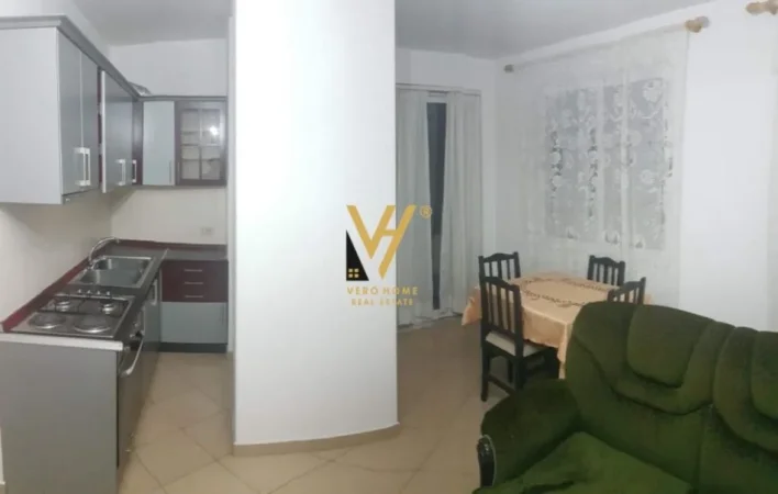 Tirane, jepet me qera apartament 1+1+Ballkon Kati 6, 50 m² 400 € (YZBERISHT)
