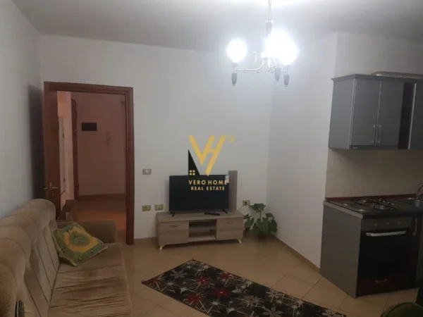 Tirane, jepet me qera apartament 1+1+Ballkon Kati 6, 50 m² 400 € (YZBERISHT)