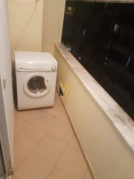 Tirane, jepet me qera apartament 1+1+Ballkon Kati 6, 50 m² 400 € (YZBERISHT)