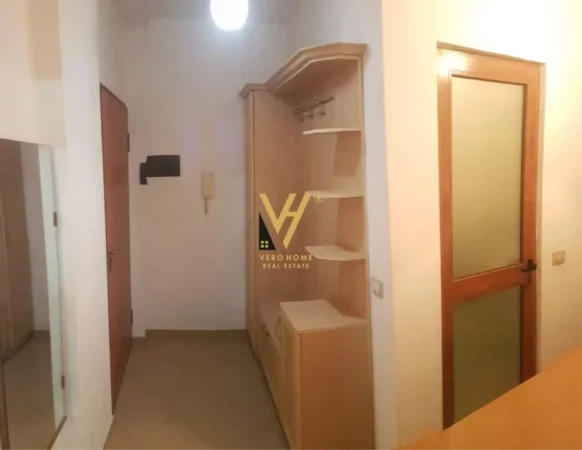 Tirane, jepet me qera apartament 1+1+Ballkon Kati 6, 50 m² 400 € (YZBERISHT)