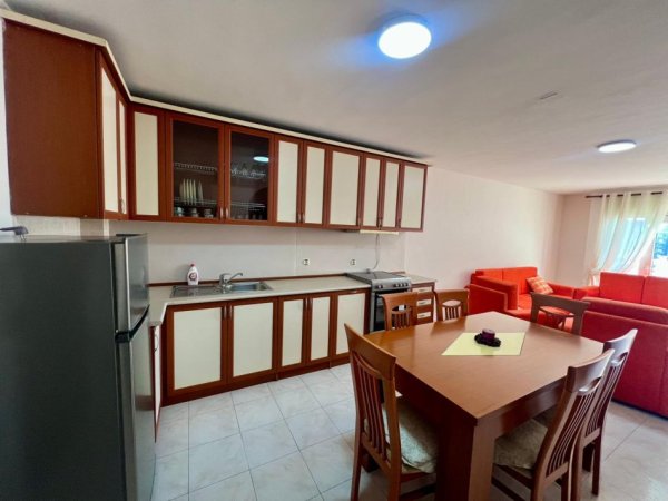 Tirane, jepet me qera apartament 1+1+Ballkon Kati 5, 63 m² 400 € (Laprake)