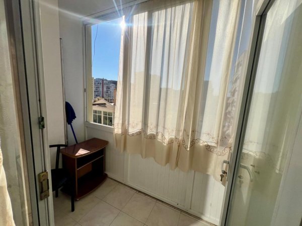 Tirane, jepet me qera apartament 1+1+Ballkon Kati 5, 63 m² 400 € (Laprake)