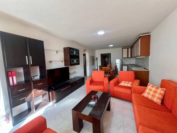 Tirane, jepet me qera apartament 1+1+Ballkon Kati 5, 63 m² 400 € (Laprake)