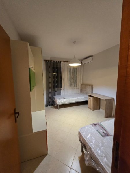 Tirane, jepet me qera apartament 2+1 , 100 m² 900 € 