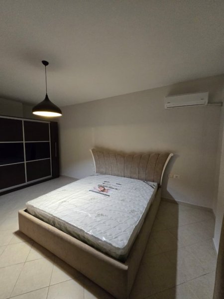 Tirane, jepet me qera apartament 2+1 , 100 m² 900 € 