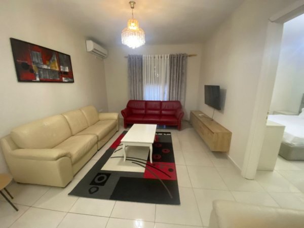 Tirane, jepet me qera apartament 2+1+Ballkon Kati 2, 85 m² 600 € 