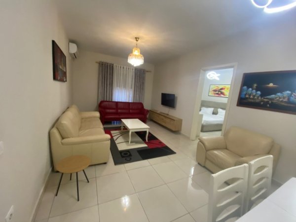 Tirane, jepet me qera apartament 2+1+Ballkon Kati 2, 85 m² 600 € 