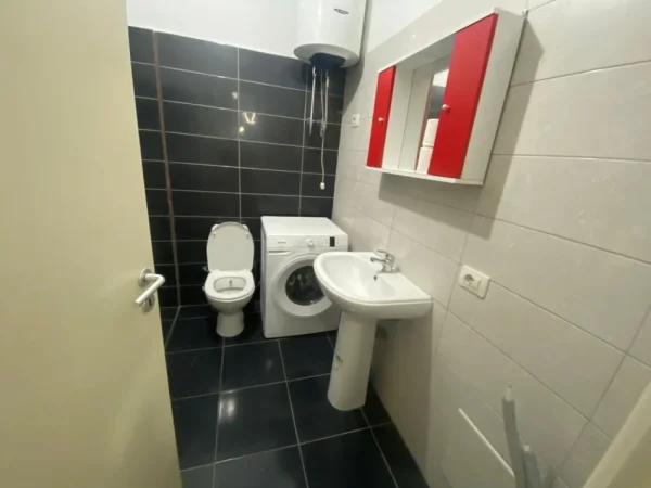 Tirane, jepet me qera apartament 2+1+Ballkon Kati 2, 85 m² 600 € 