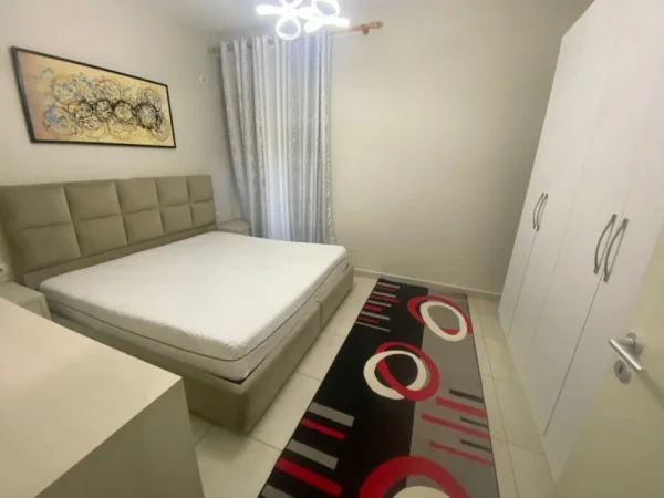 Tirane, jepet me qera apartament 2+1+Ballkon Kati 2, 85 m² 600 € 