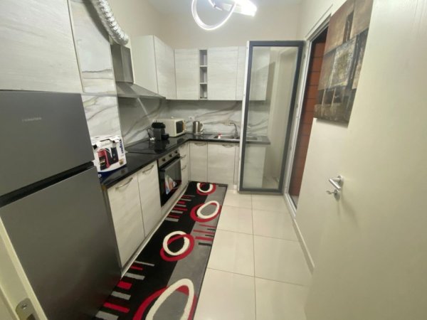 Tirane, jepet me qera apartament 2+1+Ballkon Kati 2, 85 m² 600 € 