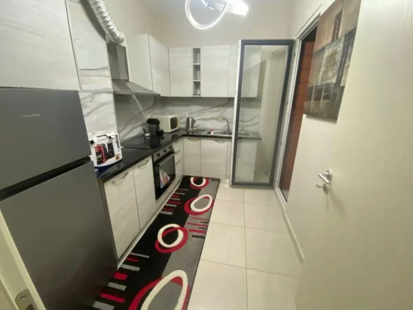 Tirane, jepet me qera apartament 2+1+Ballkon Kati 2, 85 m² 600 € 