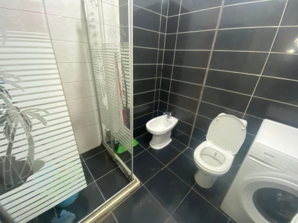 Tirane, jepet me qera apartament 2+1+Ballkon Kati 2, 85 m² 600 € 