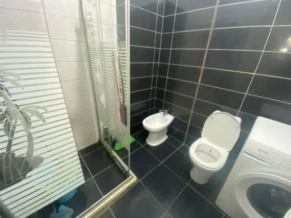 Tirane, jepet me qera apartament 2+1+Ballkon Kati 2, 85 m² 600 € 