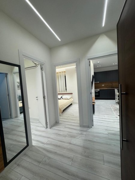 Tirane, jepet me qera apartament 2+1+Ballkon Kati 4, 80 m² 400 € 
