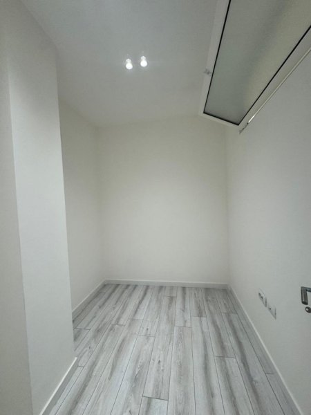 Tirane, jepet me qera apartament 2+1+Ballkon Kati 4, 80 m² 400 € 