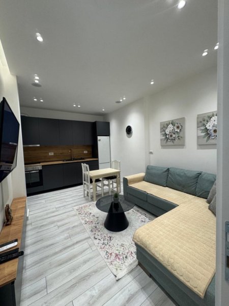 Tirane, jepet me qera apartament 2+1+Ballkon Kati 4, 80 m² 400 € 