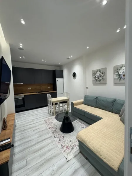 Tirane, jepet me qera apartament 2+1+Ballkon Kati 4, 80 m² 400 € 