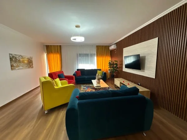 Tirane, jepet me qera apartament 2+1+Ballkon Kati 5, 102 m² 800 € (Myslym Shyri)