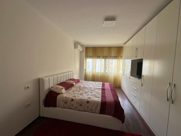 Tirane, jepet me qera apartament 2+1+Ballkon Kati 5, 102 m² 800 € (Myslym Shyri)