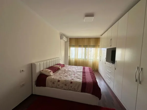 Tirane, jepet me qera apartament 2+1+Ballkon Kati 5, 102 m² 800 € (Myslym Shyri)