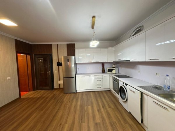 Tirane, jepet me qera apartament 2+1+Ballkon Kati 5, 102 m² 800 € (Myslym Shyri)