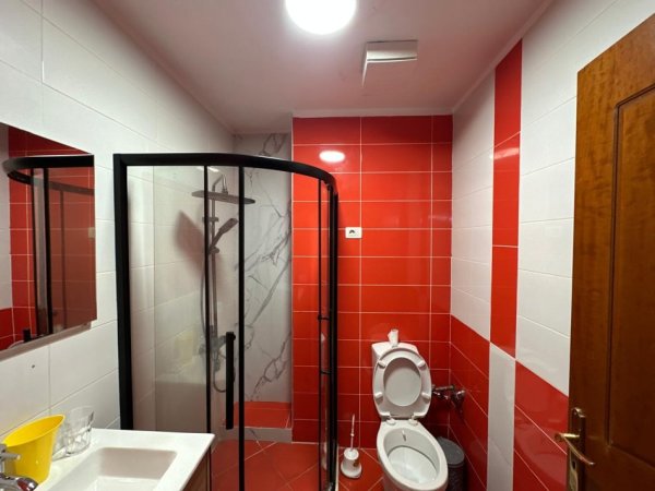 Tirane, jepet me qera apartament 2+1+Ballkon Kati 5, 102 m² 800 € (Myslym Shyri)