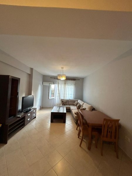 Tirane, jepet me qera apartament 2+1 Kati 4, 100 m² 600 € (Komuna e Parisit)