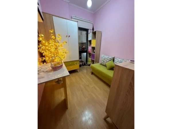 Tirane, jepet me qera apartament 2+1+Ballkon Kati 6, 75 m² 850 € (prane sheshit skenderbeu)