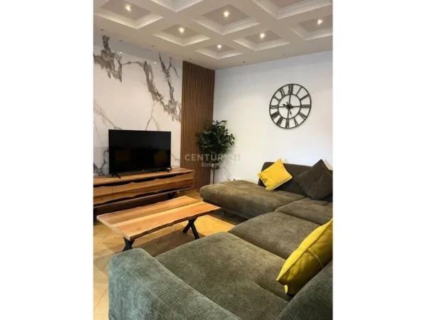 Tirane, jepet me qera apartament 2+1+Ballkon Kati 6, 75 m² 850 € (prane sheshit skenderbeu)
