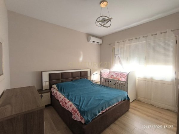 Tirane, jepet me qera apartament 2+1+Ballkon Kati 9, 103 m² 470 € 