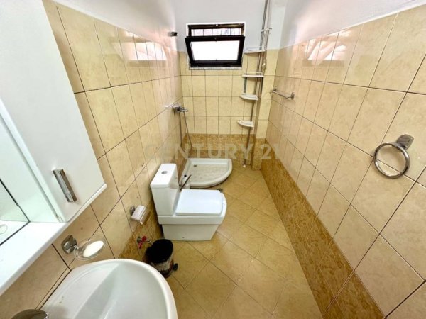 Tirane, jepet me qera apartament 1+1+Ballkon Kati 1, 61 m² 470 € (rruga e dibres)