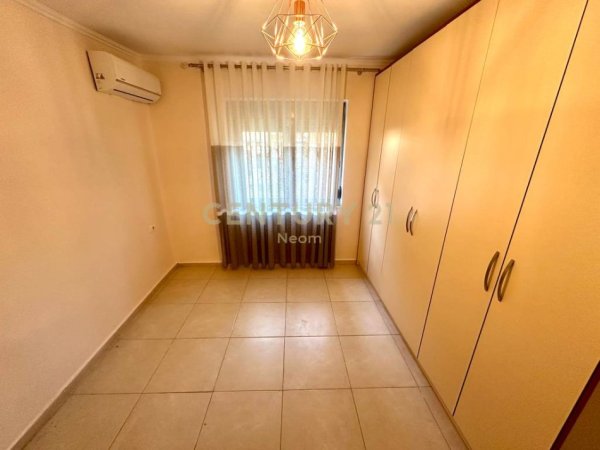 Tirane, jepet me qera apartament 1+1+Ballkon Kati 1, 61 m² 470 € (rruga e dibres)