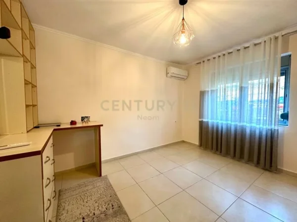 Tirane, jepet me qera apartament 1+1+Ballkon Kati 1, 61 m² 470 € (rruga e dibres)