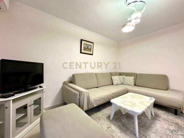 Tirane, jepet me qera apartament 1+1+Ballkon Kati 1, 61 m² 470 € (rruga e dibres)