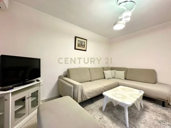 Tirane, jepet me qera apartament 1+1+Ballkon Kati 1, 61 m² 470 € (rruga e dibres)