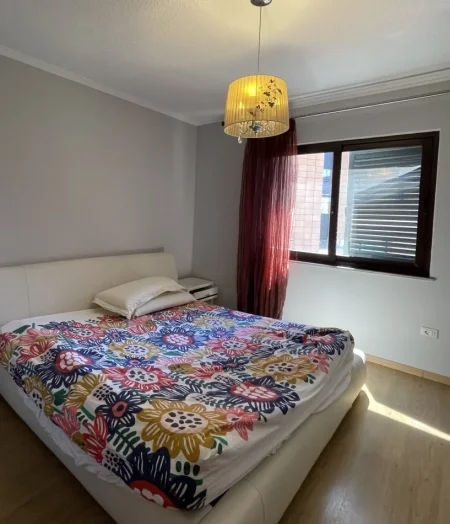 Tirane, jepet me qera apartament 2+1 Kati 5, 110 m² 800 € (Rruga e Kosovareve)
