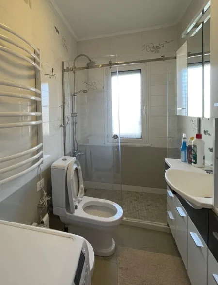 Tirane, jepet me qera apartament 2+1 Kati 5, 110 m² 800 € (Rruga e Kosovareve)