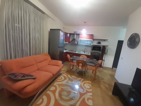 Tirane, jepet me qera apartament 1+1 Kati 4, 70 m² 550 € (Prane Market Joena, 21 Dhjetori, Tirane.)